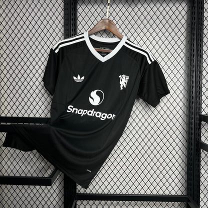 Manchester United 24/25 Goalkeeper Shirt