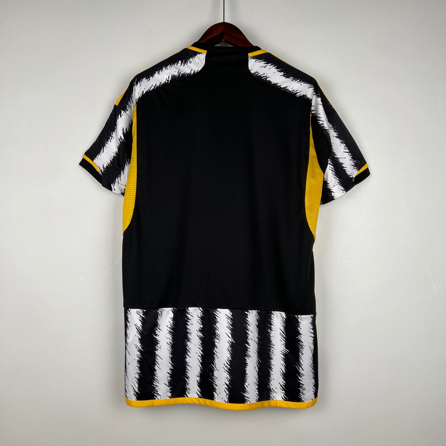 Juventus 23/24 Home