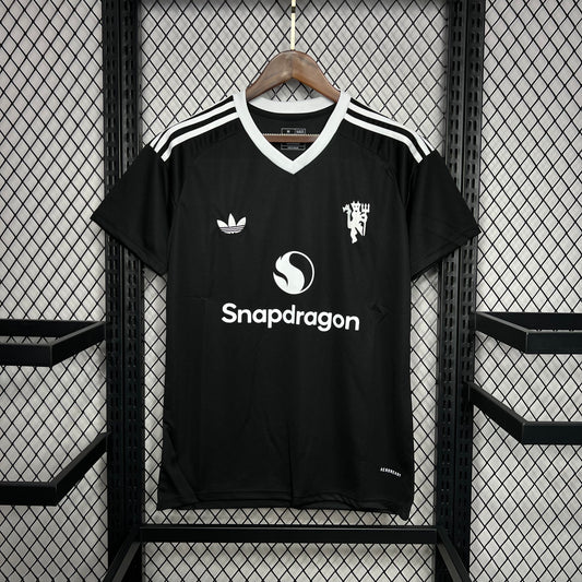 Manchester United 24/25 Goalkeeper Shirt