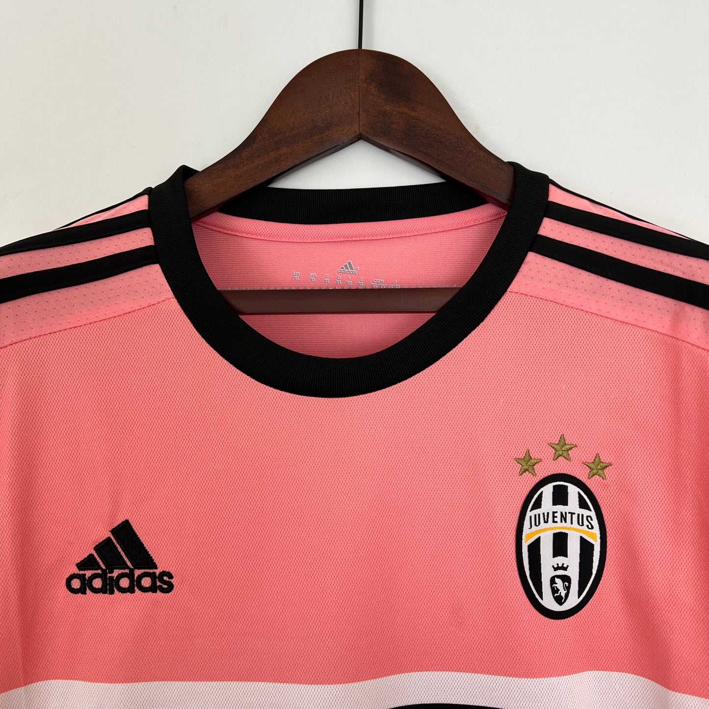 Juventus 15/16 Away