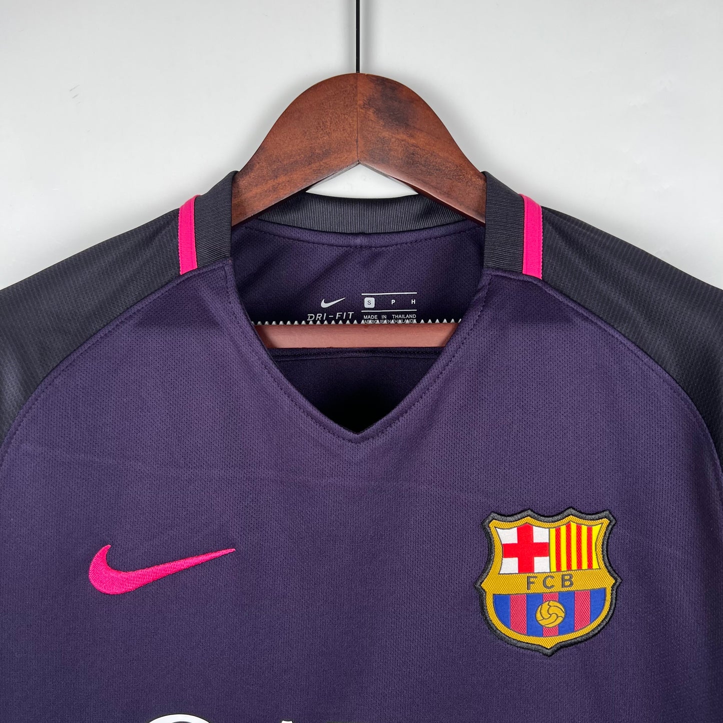 Barcelona 16/17 Away