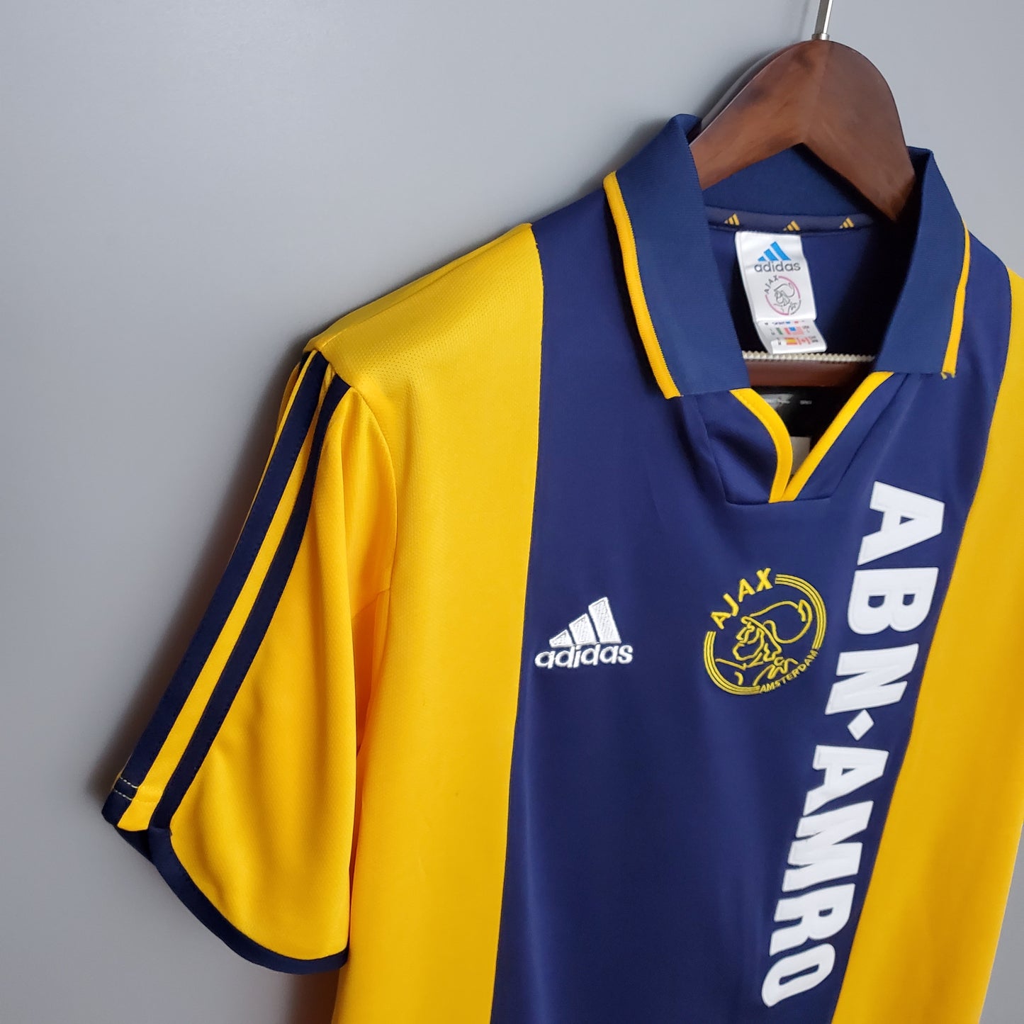 Ajax 00/01 Away