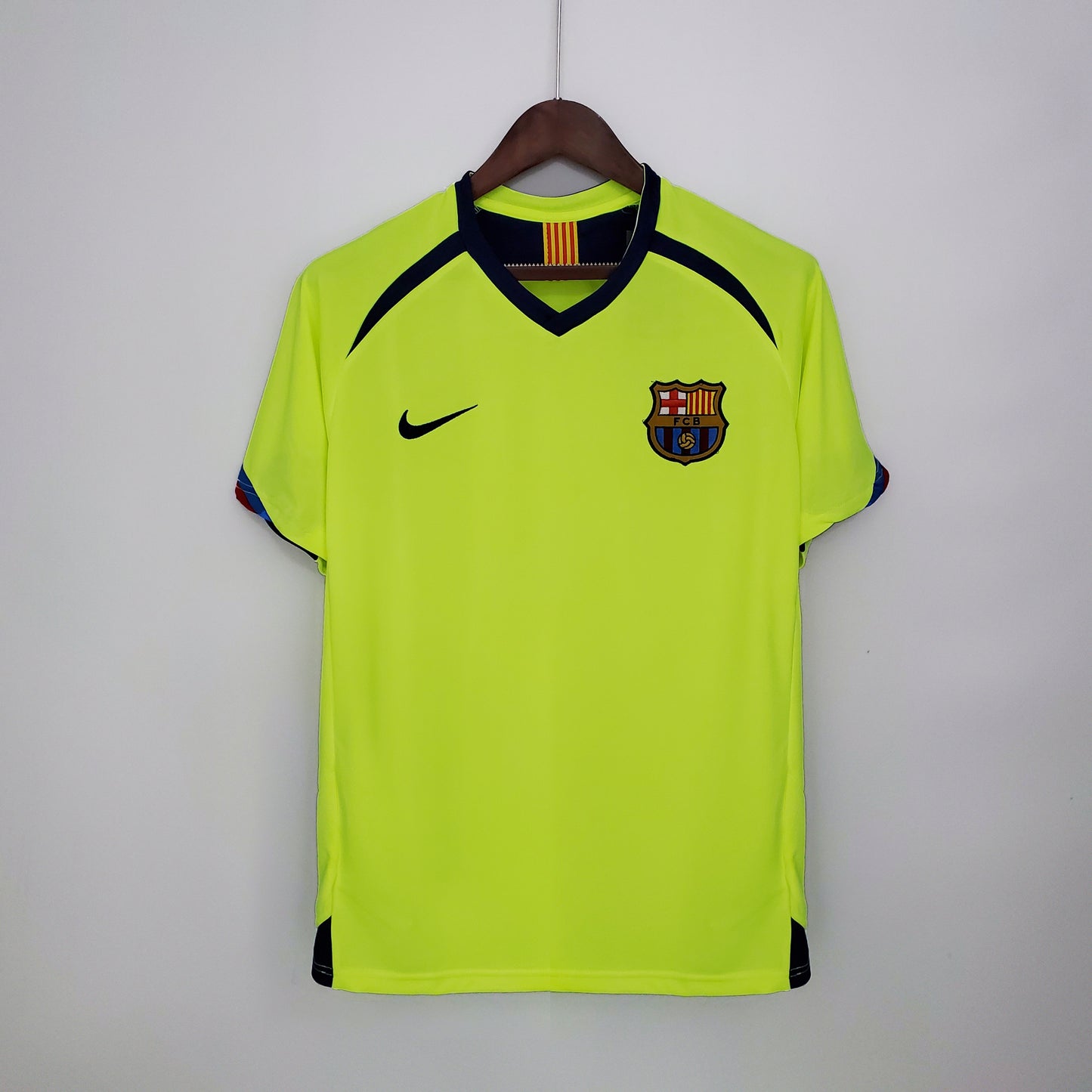 Barcelona 05/06 Away